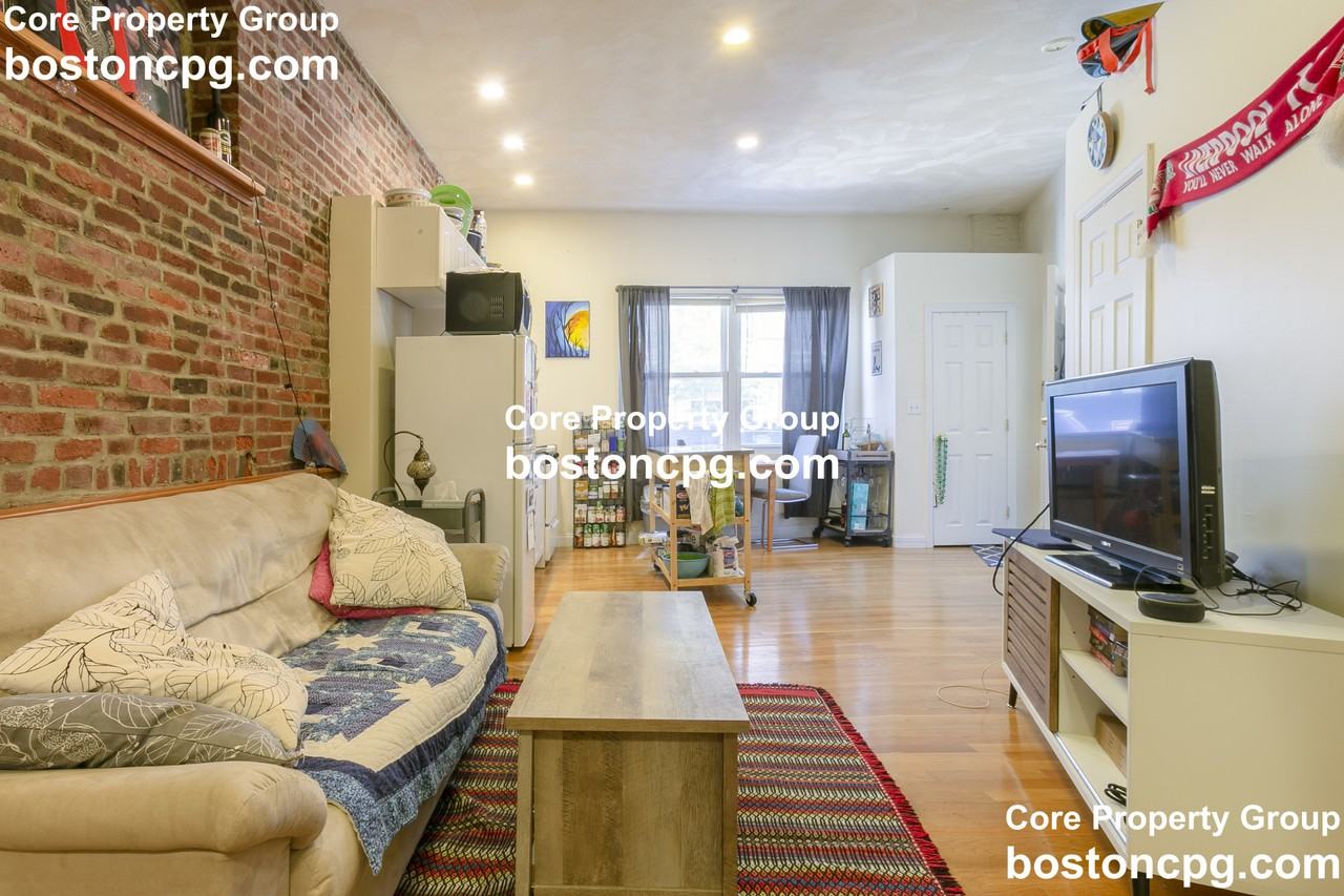 392 Commercial Street #1