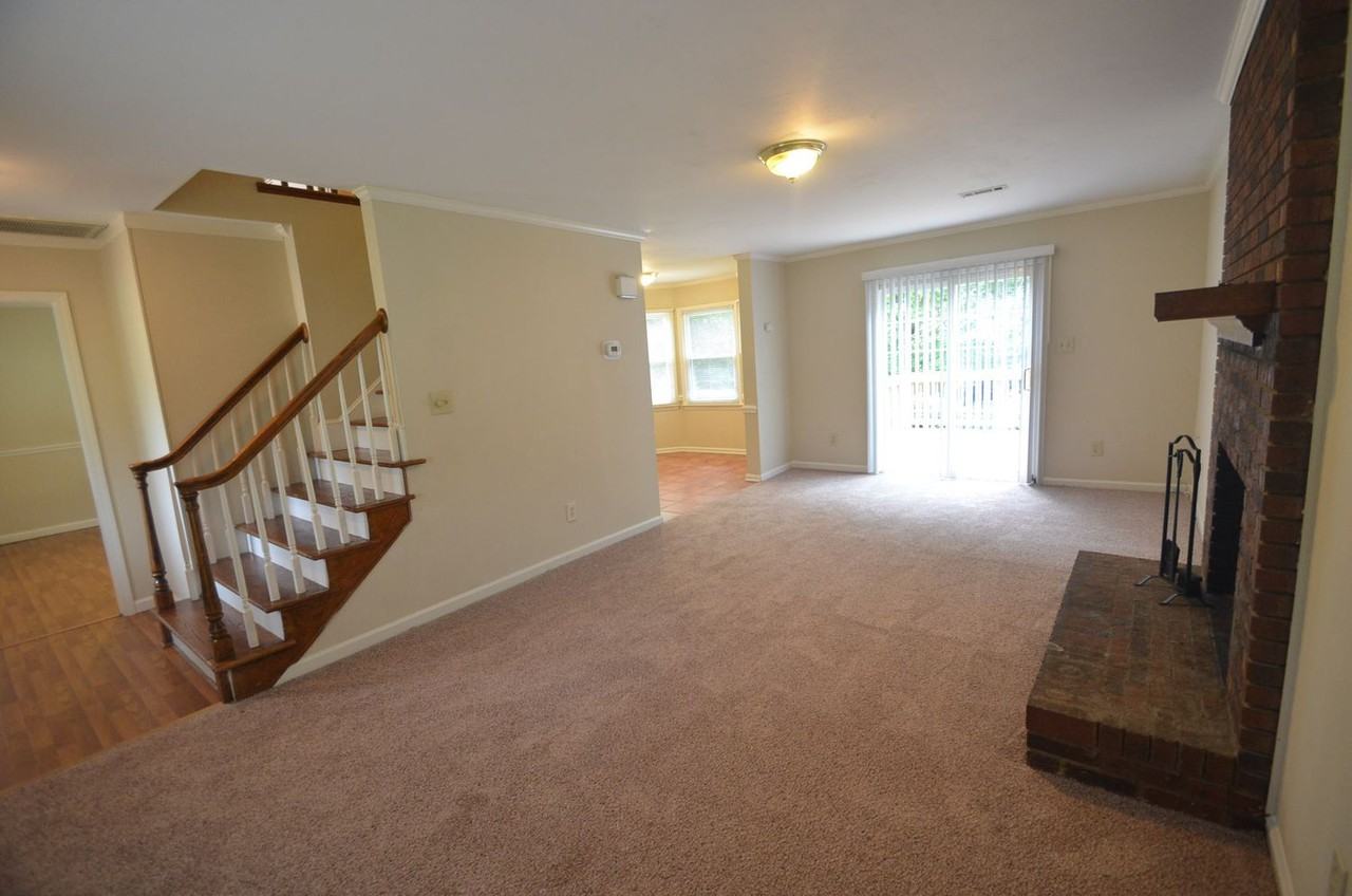 7200 Rockwood Forest Ln - Photo 3 of 20