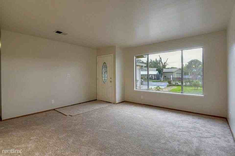 3262 Haga Dr - Photo 2 of 28