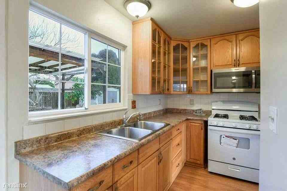 3262 Haga Dr - Photo 3 of 28