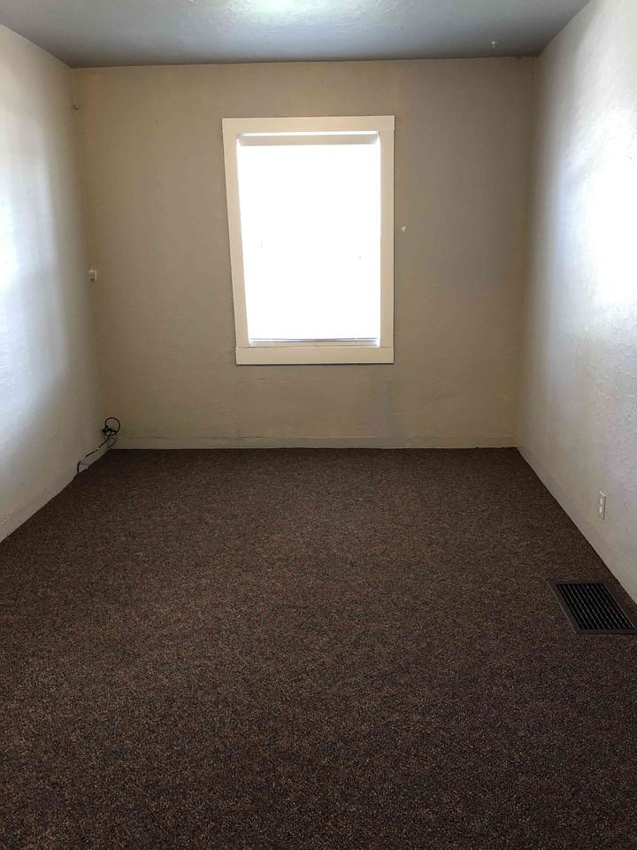 1911 Paris Street - Photo 4 of 7