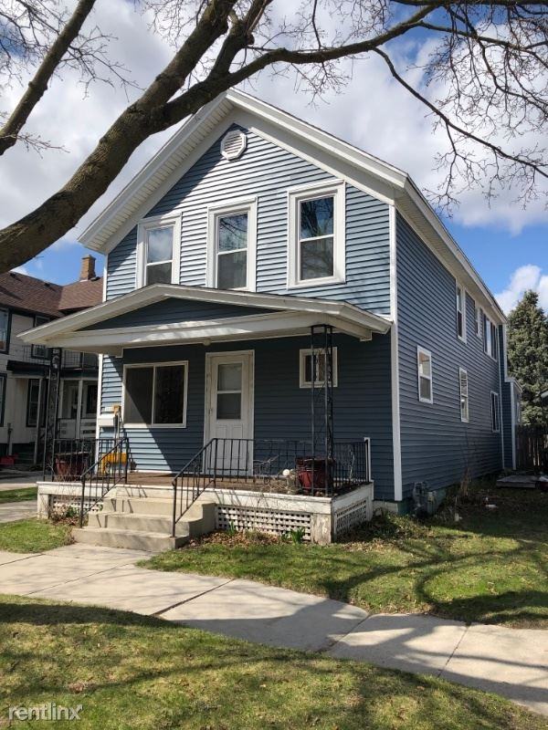 1008 Superior Ave - Photo 2 of 9