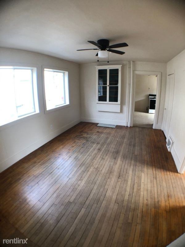 1008 Superior Ave - Photo 3 of 9