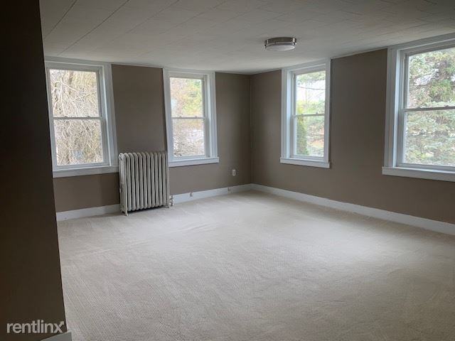 1140 Main St - Photo 3 of 10