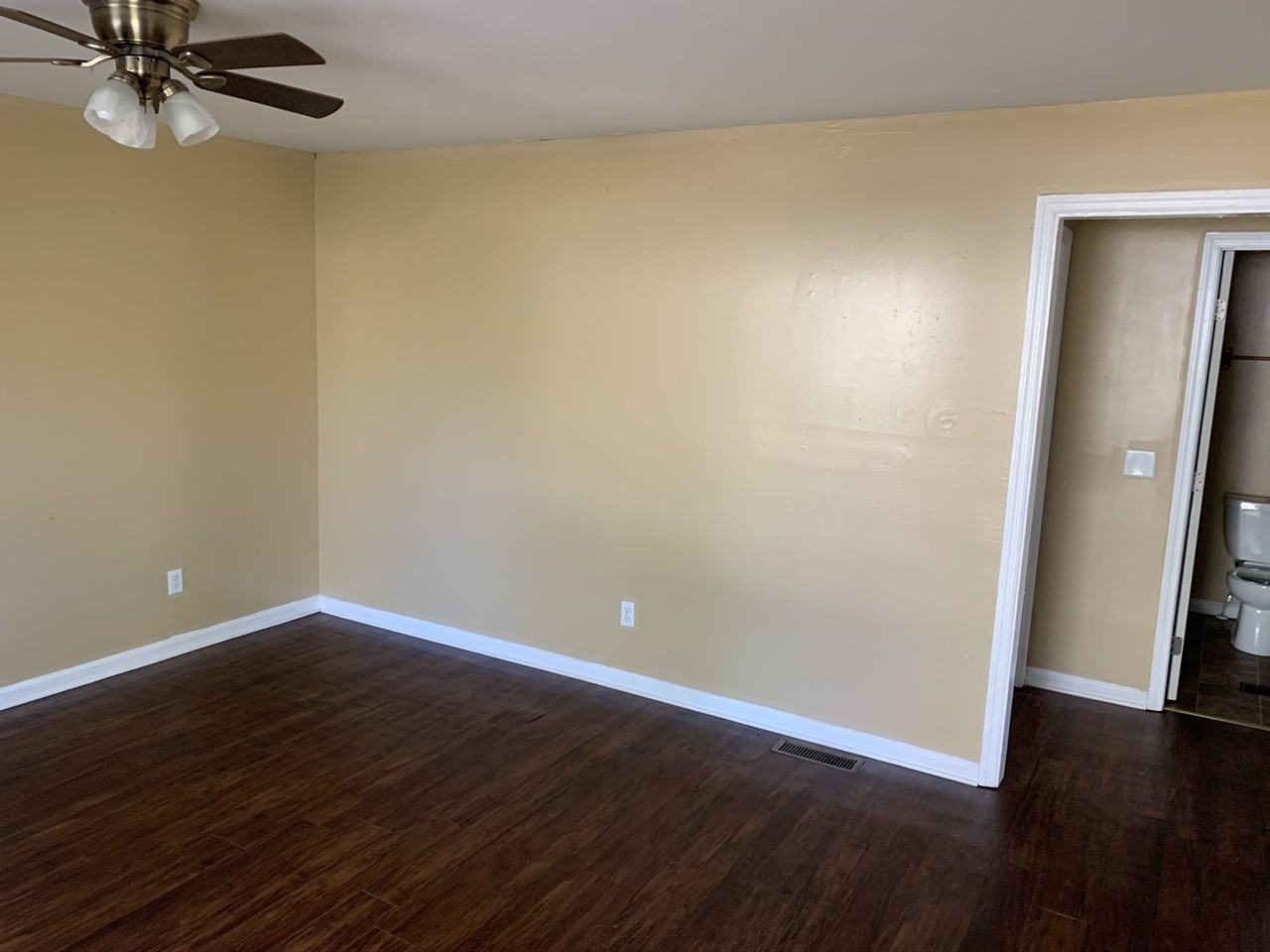 333 W College St - Photo 2 of 9