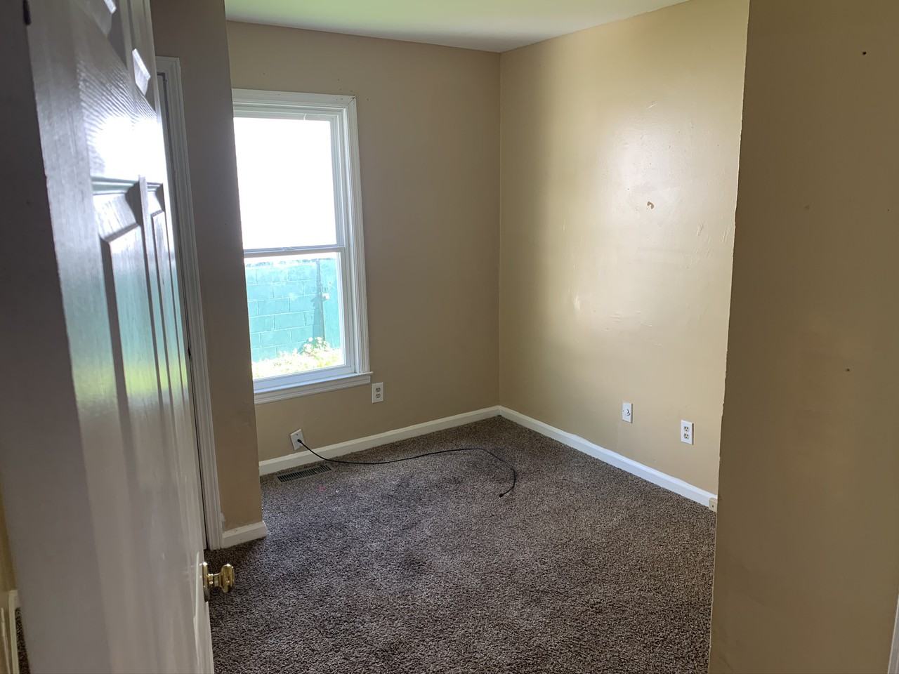 333 W College St - Photo 3 of 9