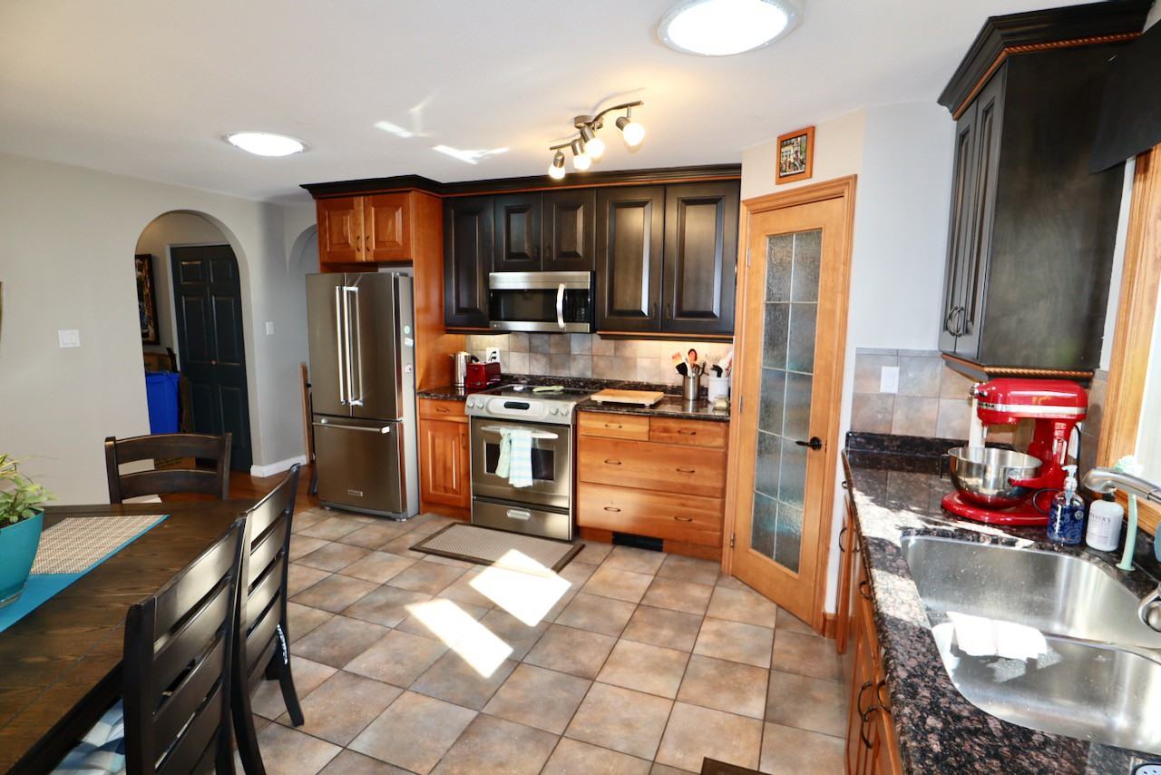 48 Alderwood Cres - Photo 3 of 12