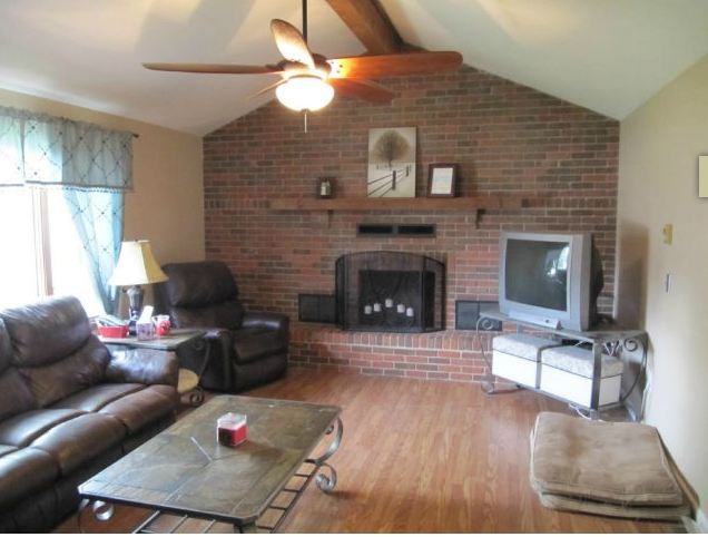 2900 Jeffrey Cir - Photo 2 of 3