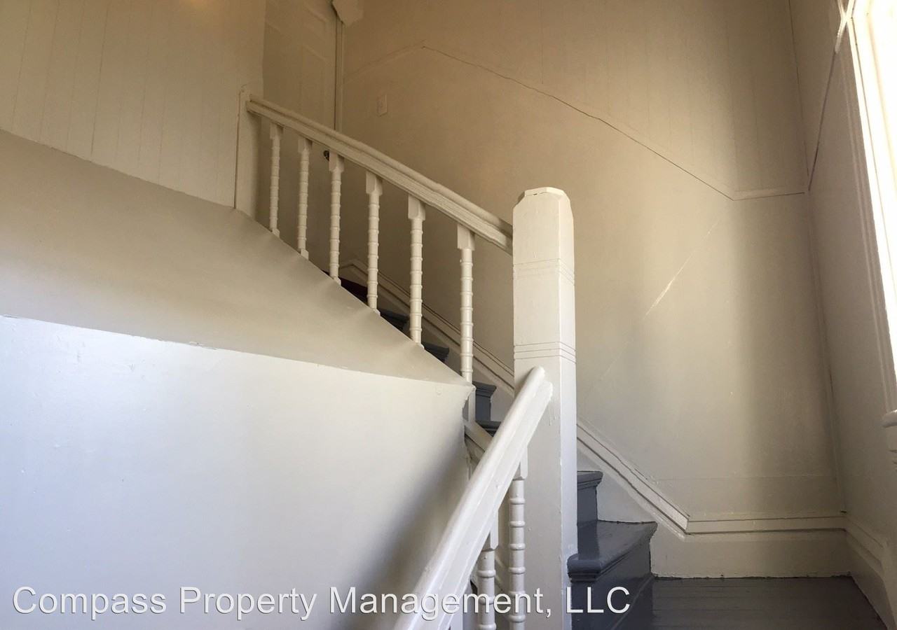 1006 Bates St SE - Photo 3 of 11