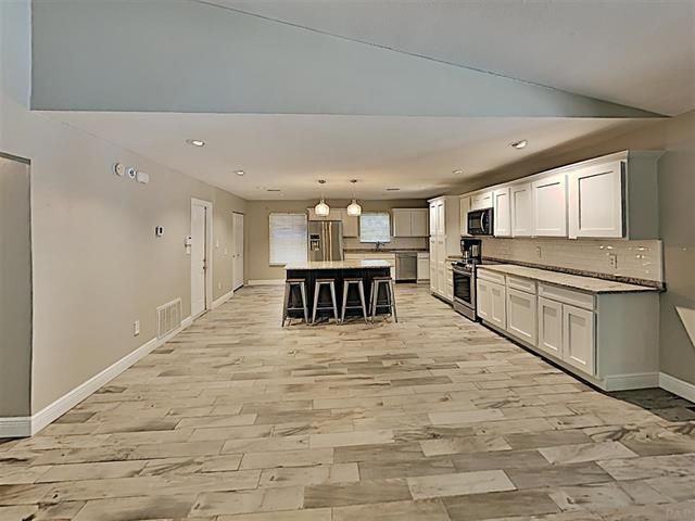 4250 Monteigne Dr - Photo 3 of 13