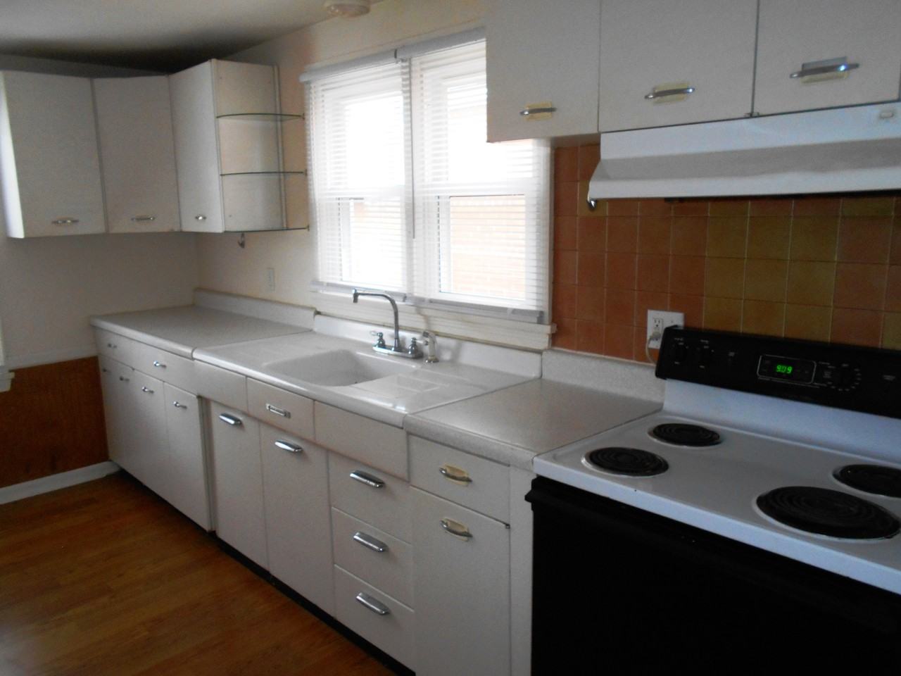 658 Payne Avenue - Photo 3 of 13