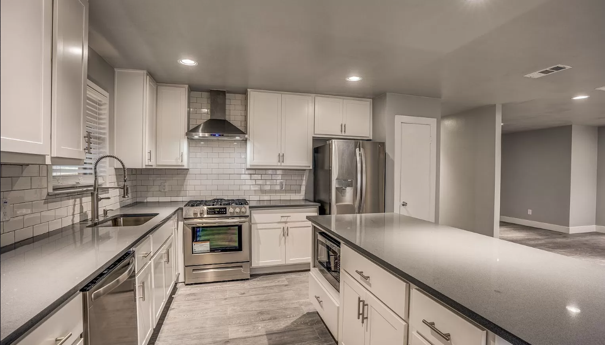 10743 Lake Gardens Drive - Photo 3 of 20