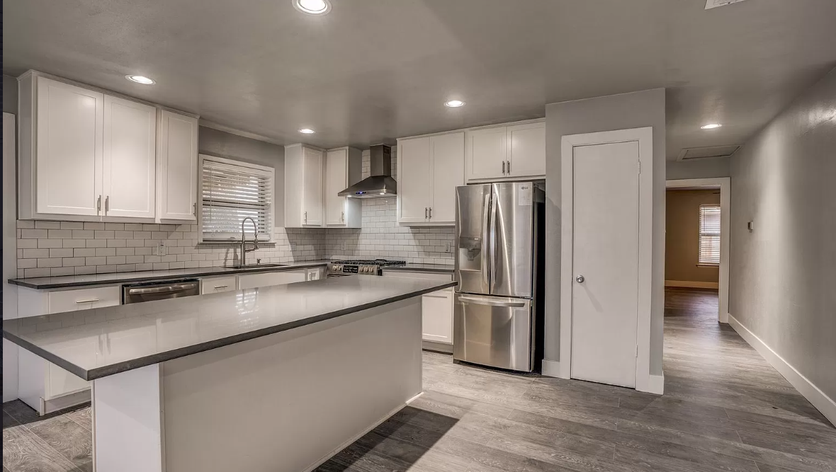 10743 Lake Gardens Drive - Photo 2 of 20