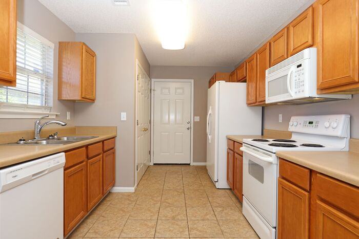 305 Cotton Lakes Boulevard - Photo 3 of 10