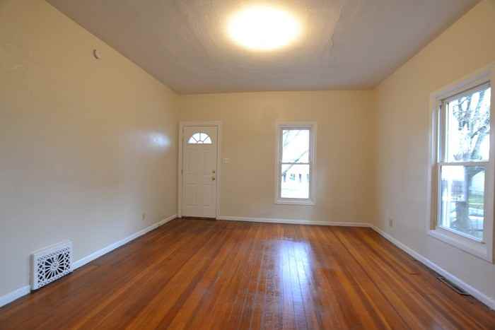919 Summit Street - Photo 2 of 10
