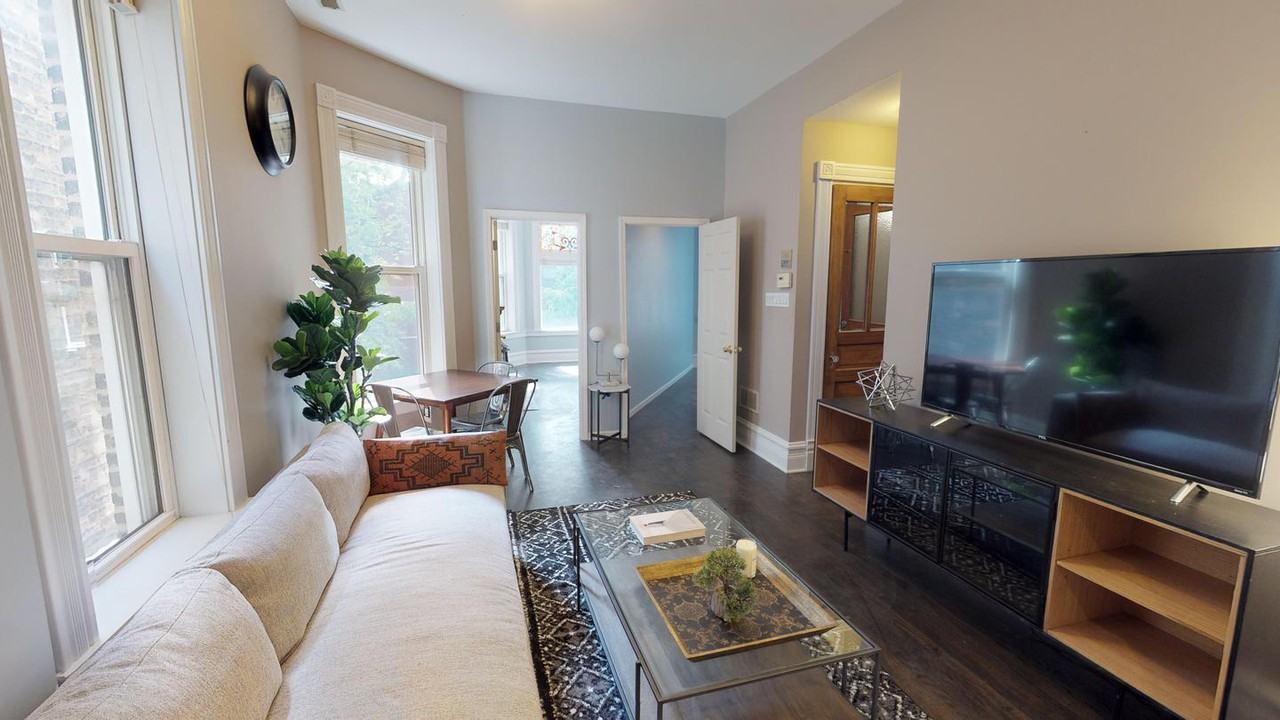 Spacious Lincoln Park home near Fullerton Station - Photo 2 of 12