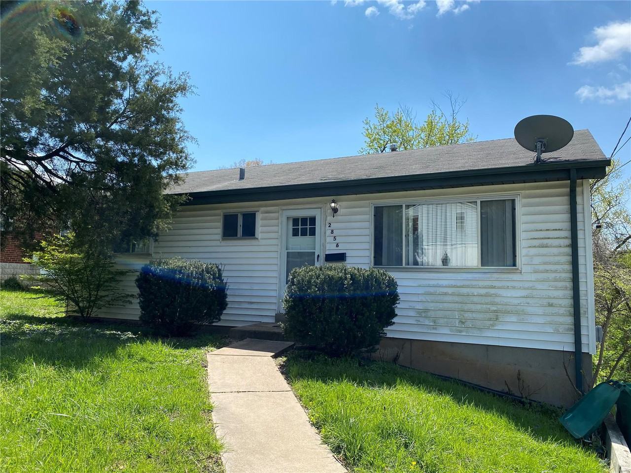 2856 Meadowlark Ave, Jennings, MO 63136 3 Bedroom House for 880/month