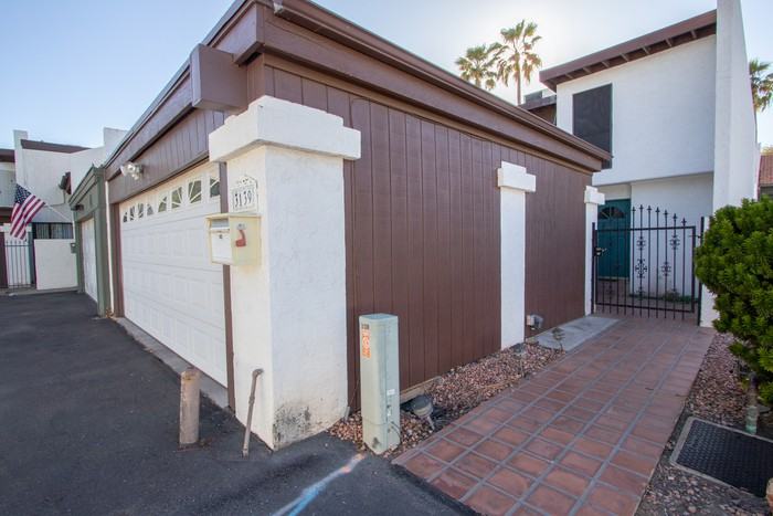 3139 South Fairfield Drive - Photo 2 of 24