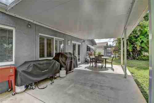 8027 Northwest 93rd Avenue - Photo 2 of 8