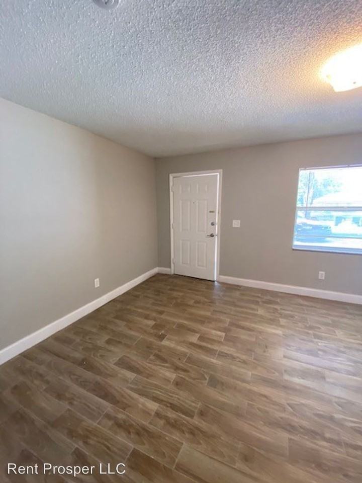 1405 Nieuport Ln - Photo 3 of 18