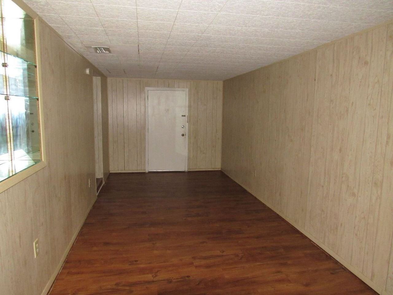 3827 Colebrook Dr - Photo 2 of 7