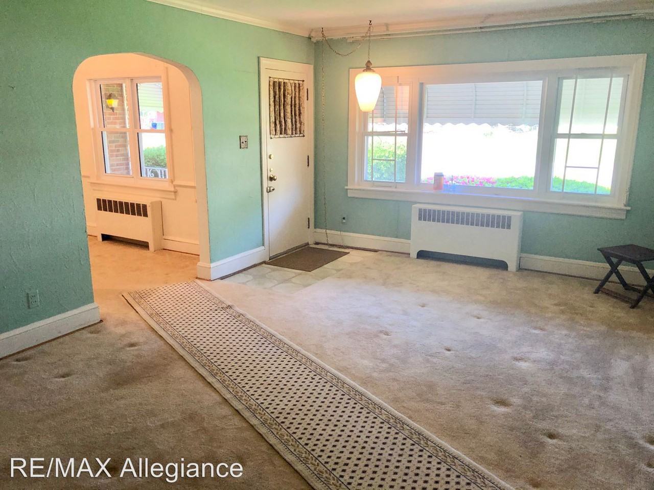 6300 Glenoak Drive - Photo 2 of 5