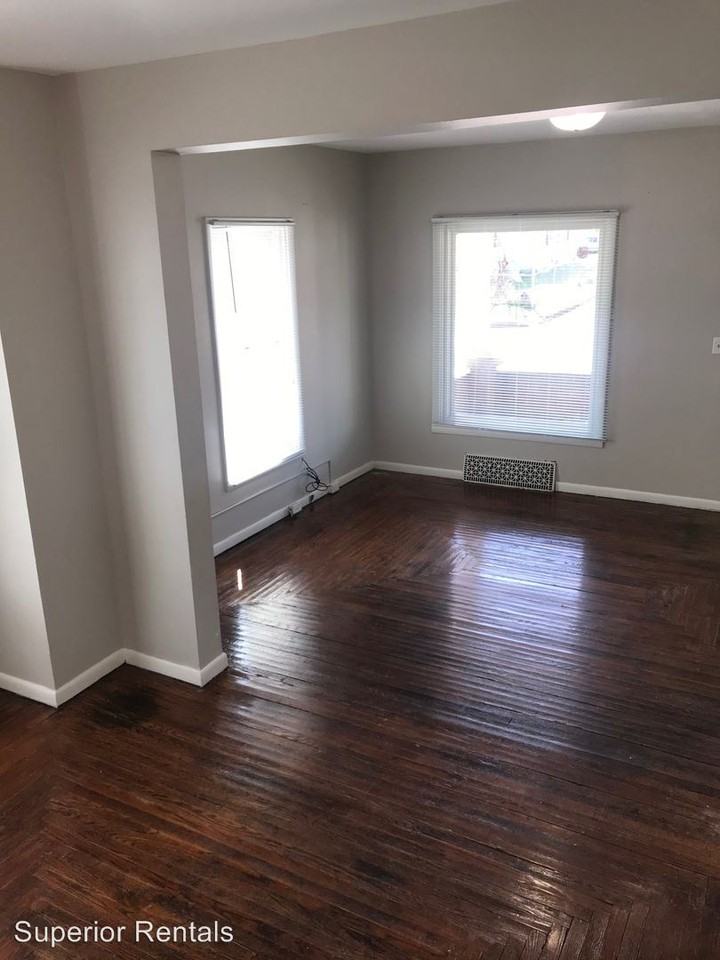 106-1061/2 South 2Nd Street - Photo 2 of 10