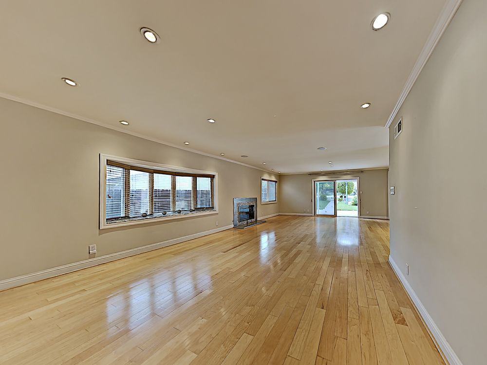 21555 Mulholland Dr - Photo 3 of 17