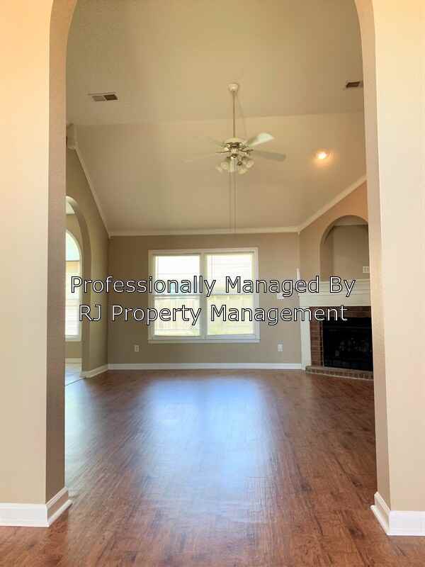 5070 Ashland Grove - Photo 3 of 31