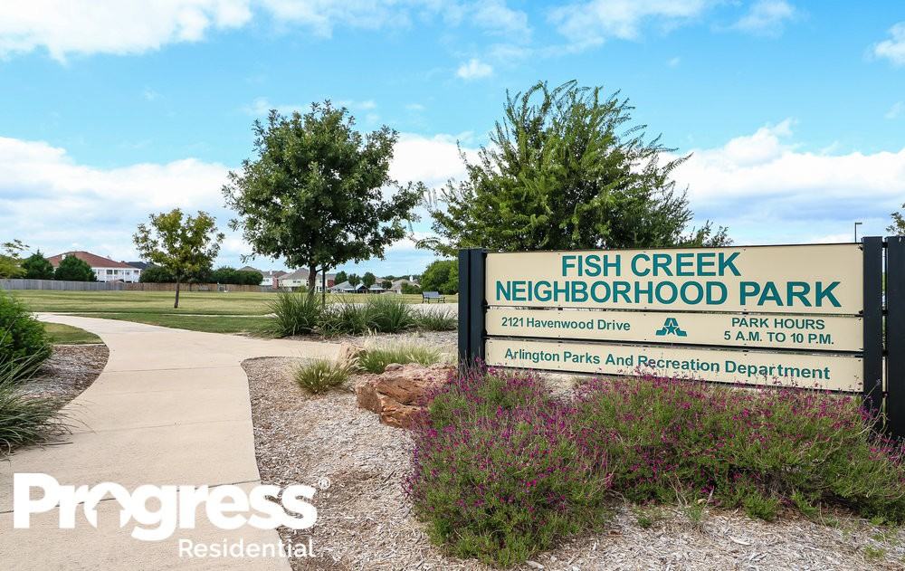 2421 Heathercrest Dr - Photo 2 of 16