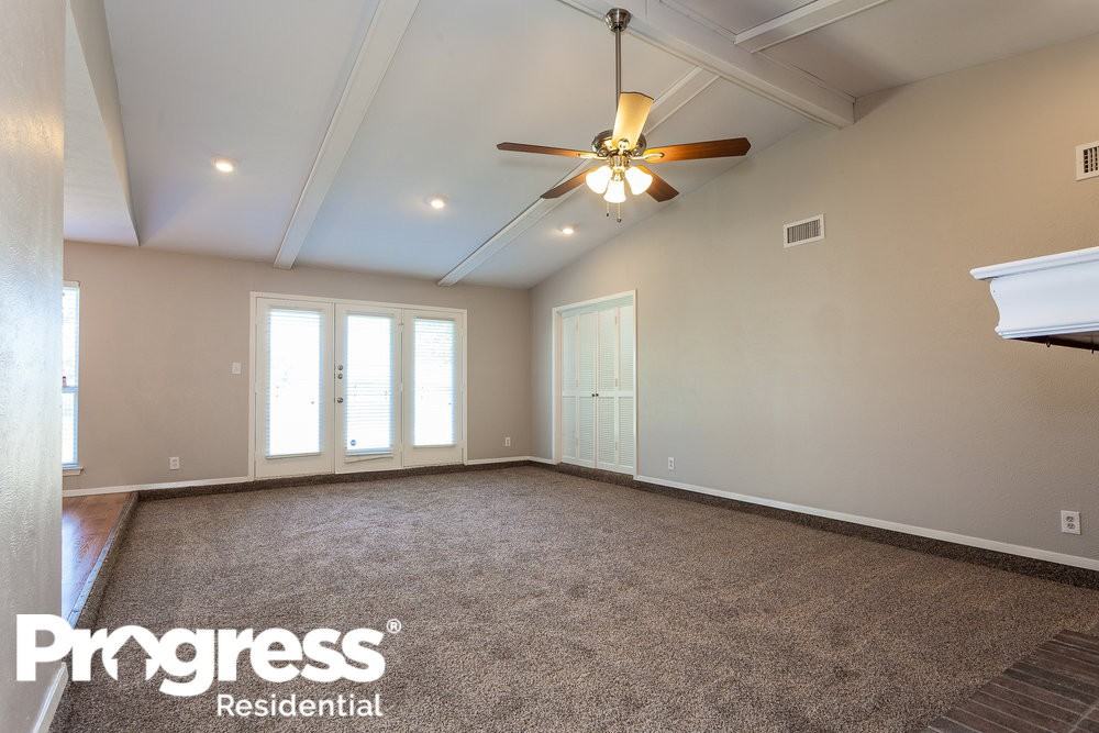 2421 Heathercrest Dr - Photo 3 of 16