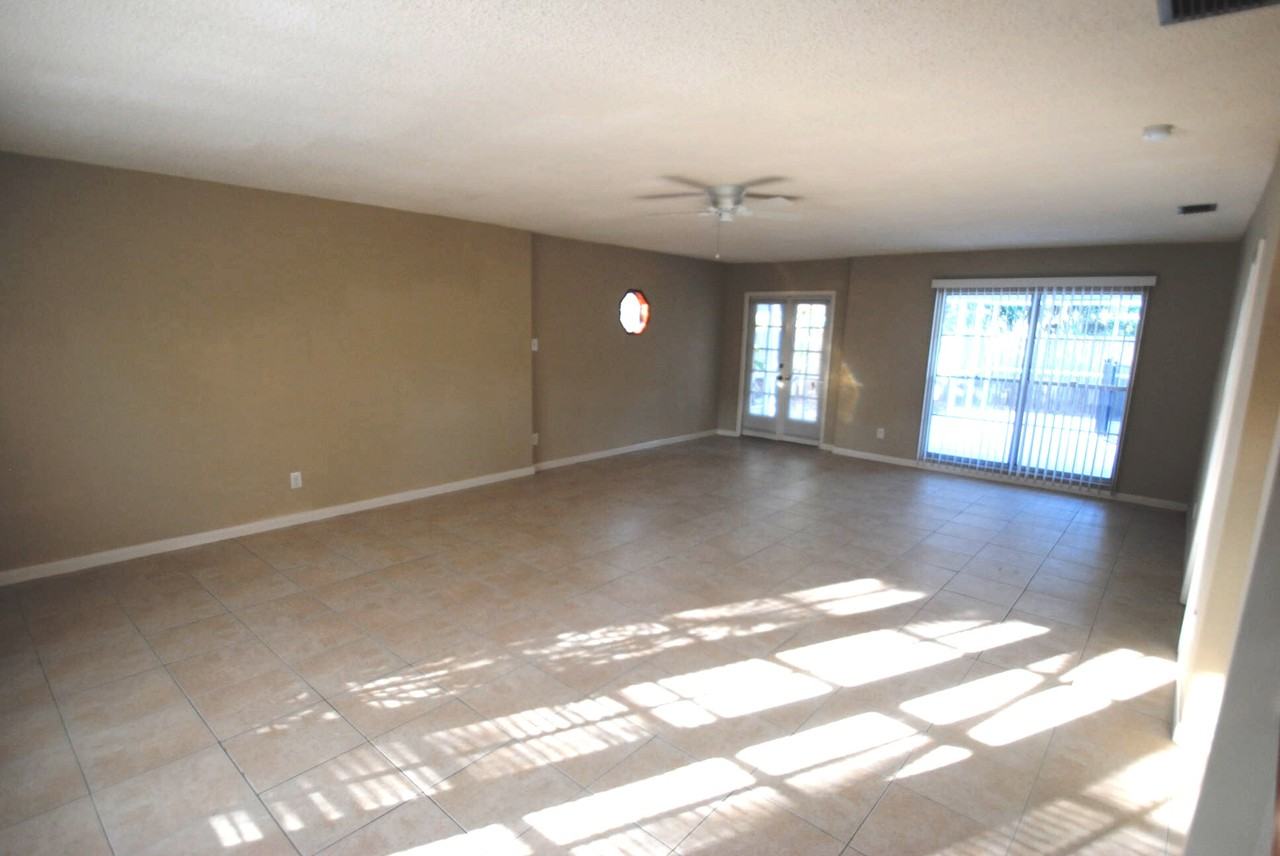 6810 Mitchell Cir - Photo 3 of 15