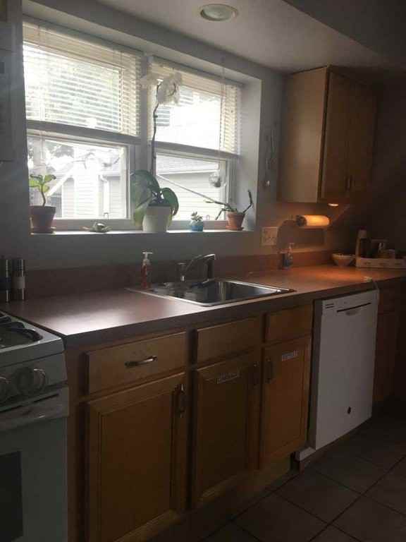 3040 North Greenview Avenue #CH1 - Photo 2 of 20