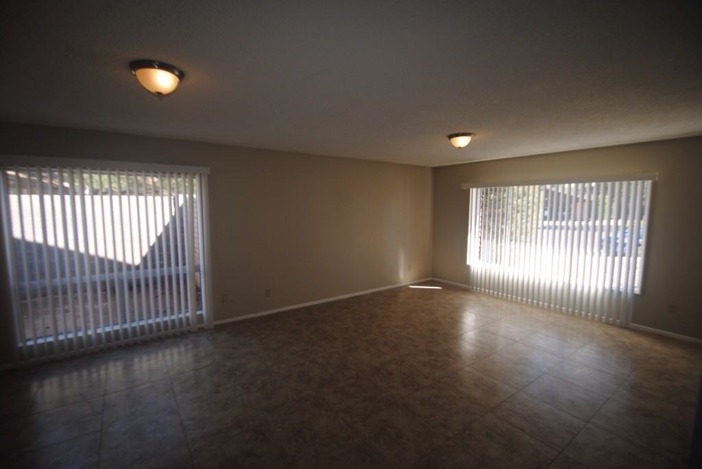4536 W Echo Ln - Photo 3 of 17