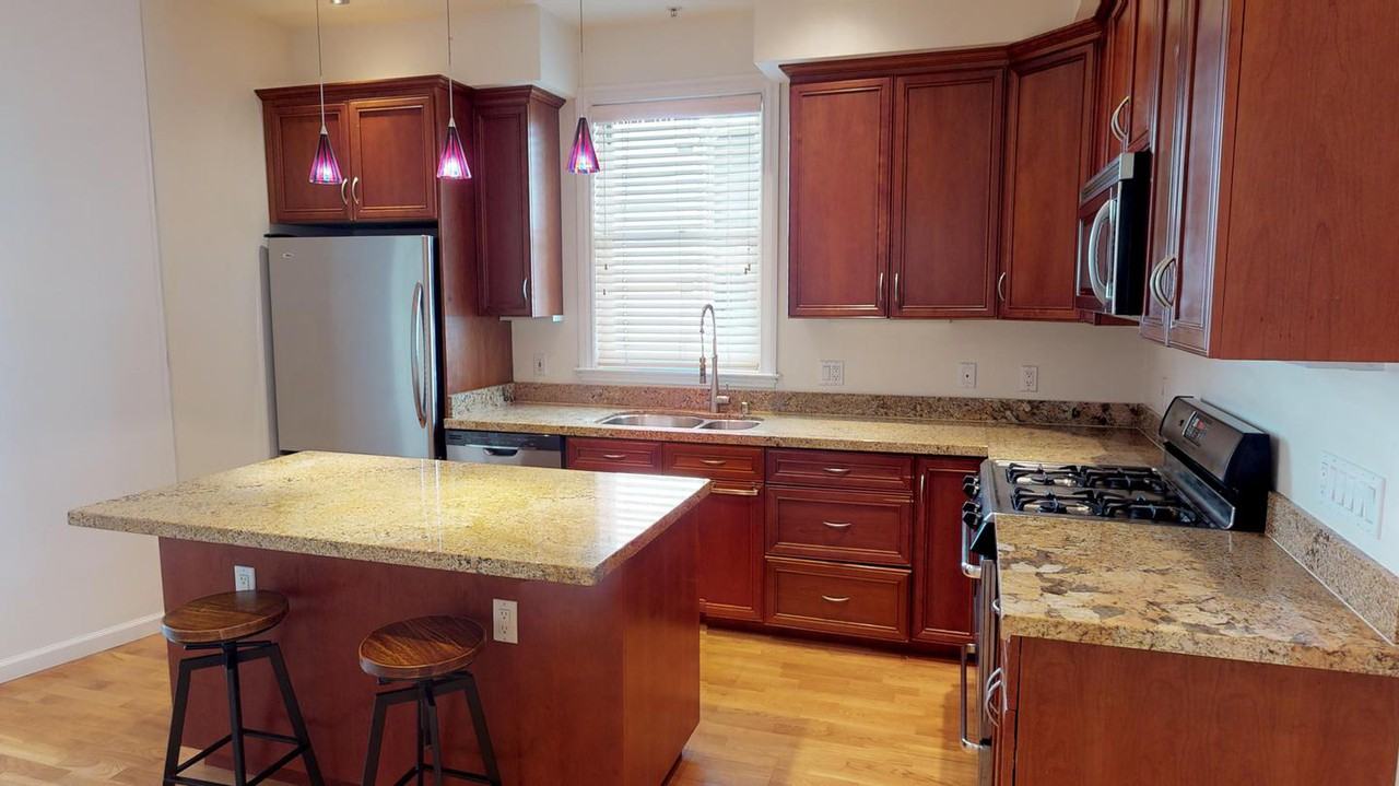 Beautiful Lower Pac Heights townhome by Fillmore Street - Photo 2 of 10