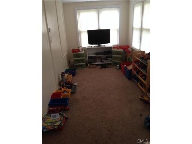 32 Lakeview Ave - Photo 2 of 5