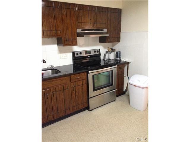 32 Lakeview Ave - Photo 3 of 5