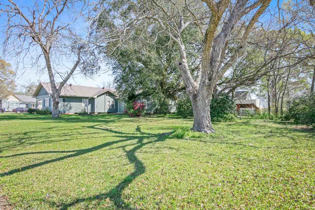 123 N Faye Ave - Photo 3 of 30