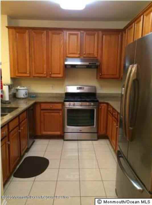 58 Oxford Ct - Photo 3 of 10