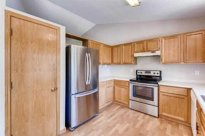 537 Fox Glove Court - Photo 2 of 12