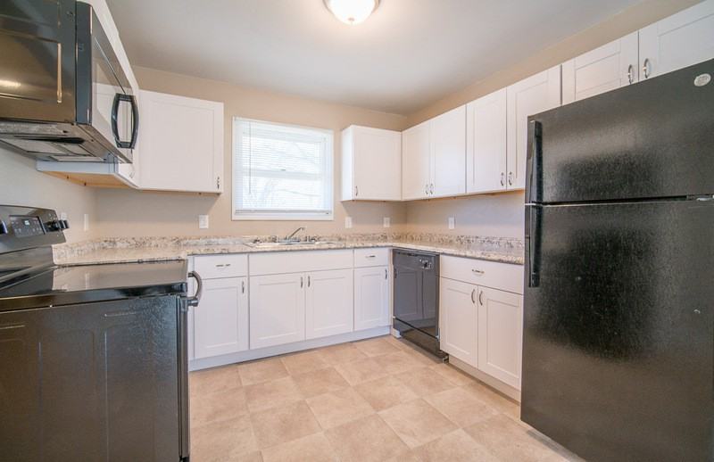 1016 Dean St - Photo 3 of 12