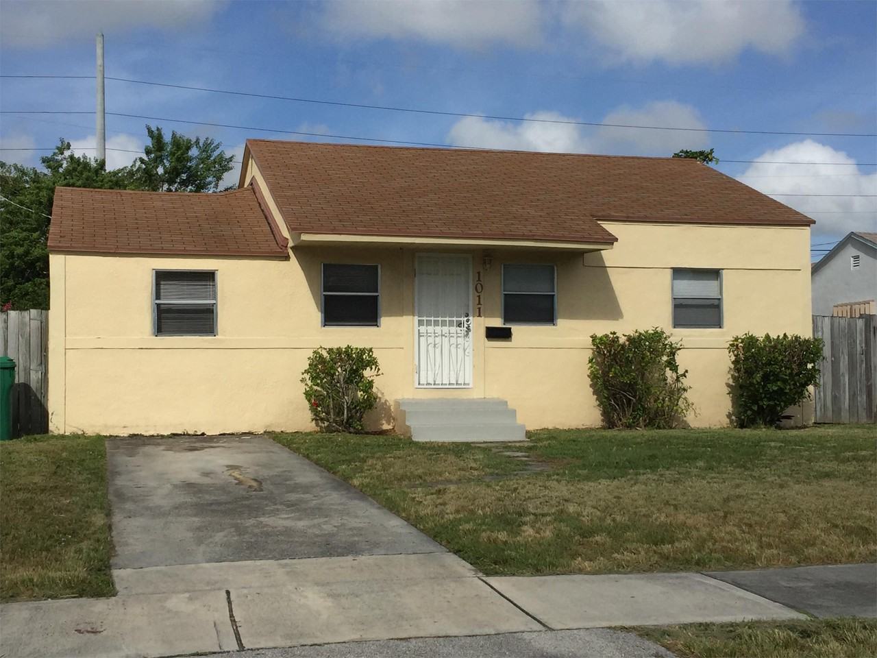 1011 Northwest 66th Street, Miami, FL 33150 3 Bedroom House for 1,600