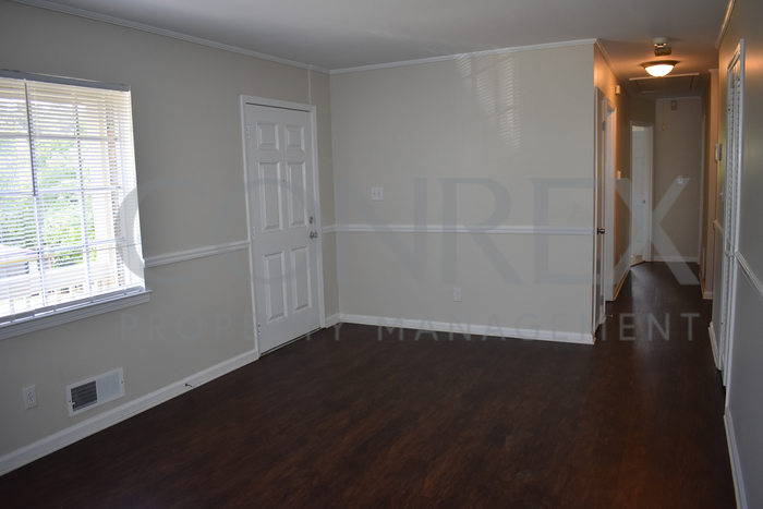 1328 Oak Ter - Photo 2 of 10