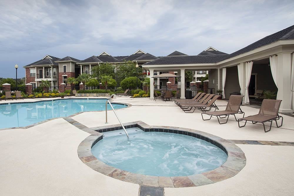 Country Club Pointe - Photo 2 of 22