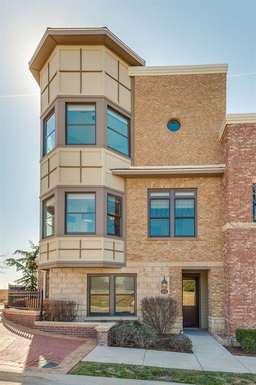 406 Northeast 2nd Street - Photo 2 of 29