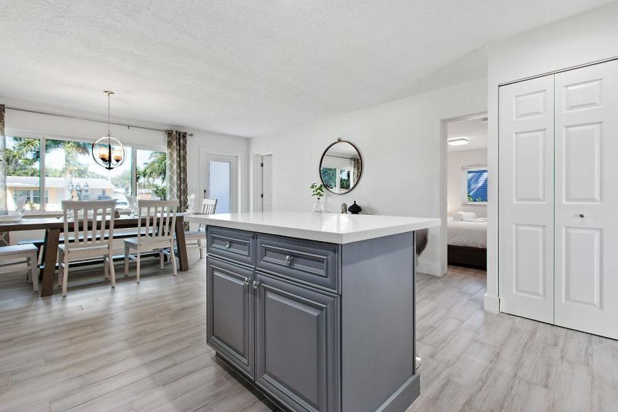 726 Wright Dr - Photo 2 of 13