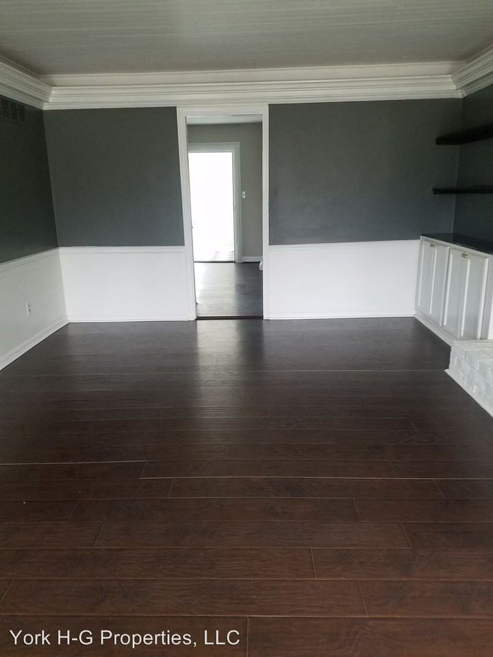 3753 Silverwood Drive - Photo 3 of 23