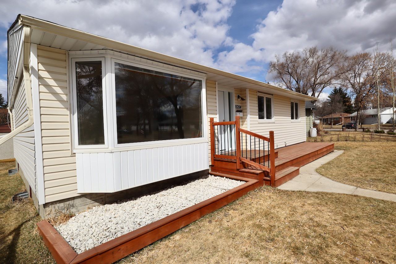 8204 93 Ave Nw - Photo 3 of 40