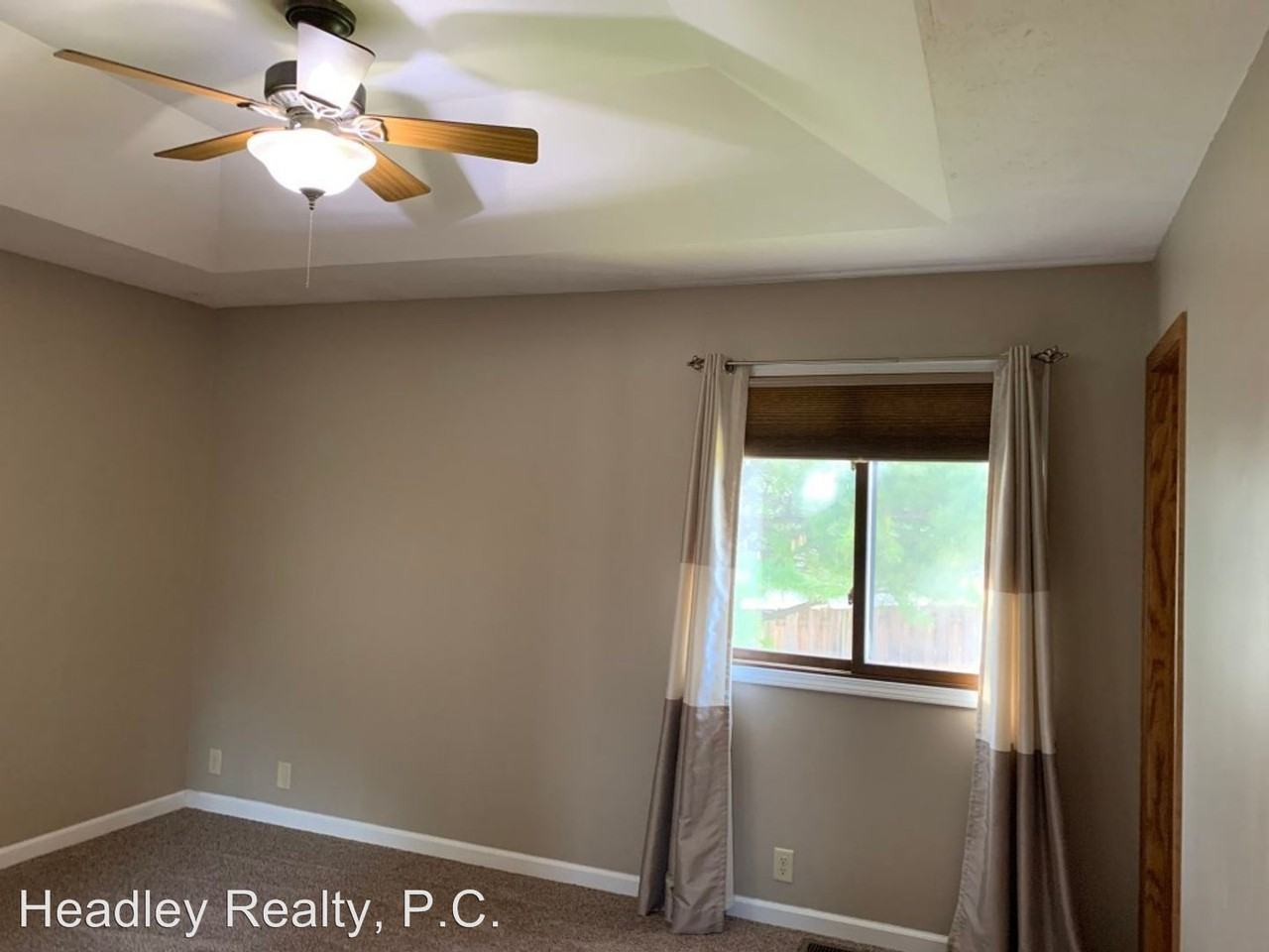 6627 S 86th Ave - Photo 3 of 6