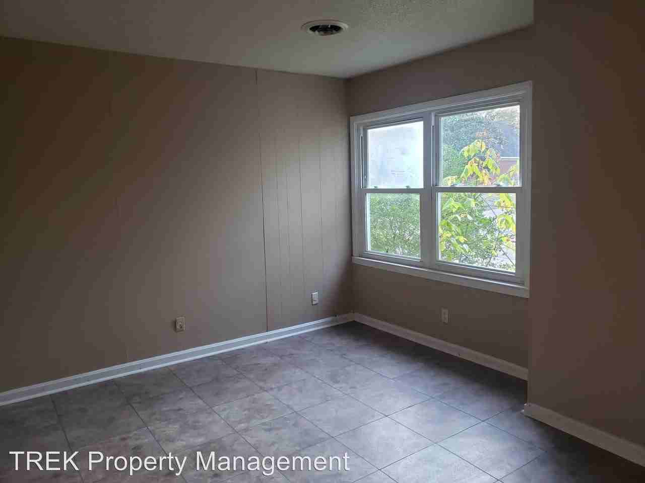 324 N. High - Photo 2 of 8